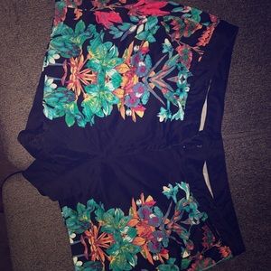 Shorts with flower print